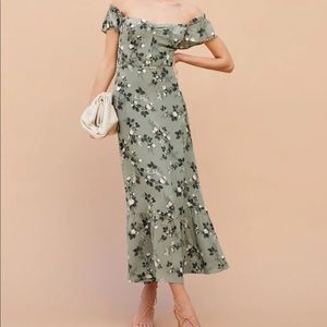 Beautiful Reformation dress, can be worn off the shoulder or as cap sleeves